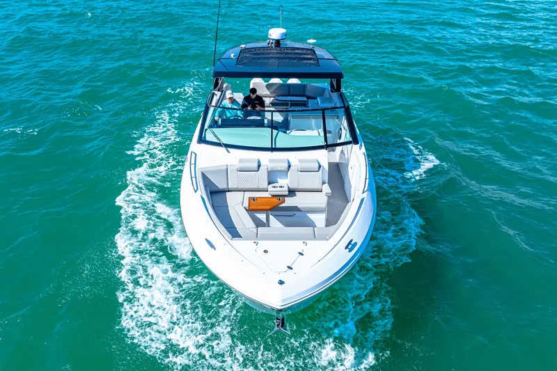 Slide: The Image of Cruisers 38 GLS Outboard 2025 - 19