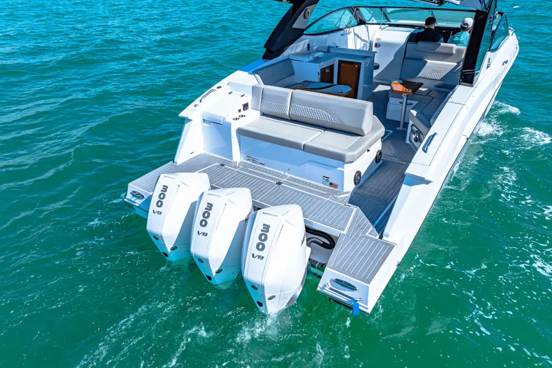 Slide: The Image of Cruisers 38 GLS Outboard 2025 - 24