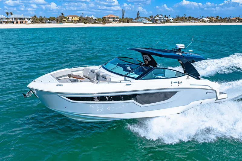 Slide: The Image of Cruisers 38 GLS Outboard 2025 - 25