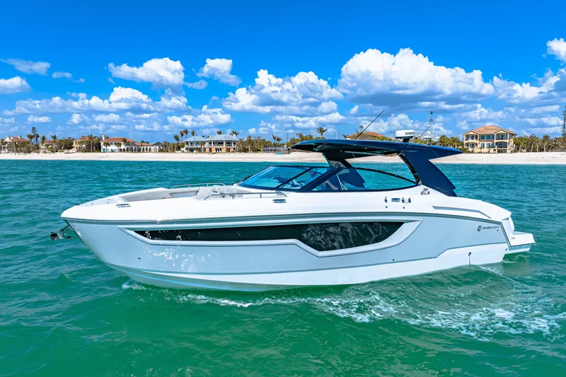 Slide: The Image of Cruisers 38 GLS Outboard 2025 - 39