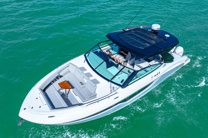 Slide: The Image of Cruisers 38 GLS Outboard 2025 - 41