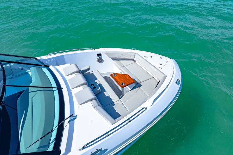 Slide: The Image of Cruisers 38 GLS Outboard 2025 - 46