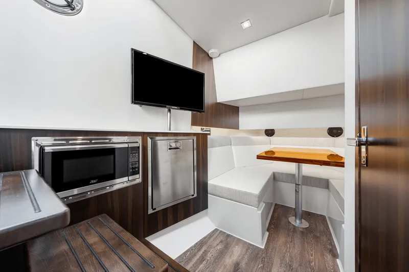 Slide: The Image of Cruisers 38 GLS Outboard 2025 - 52