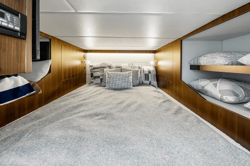 Slide: The Image of Cruisers 38 GLS Outboard 2025 - 55