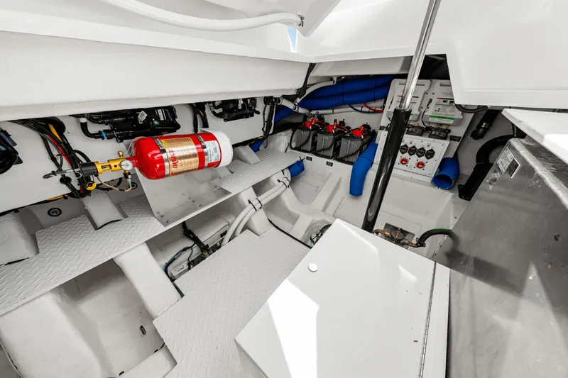 Slide: The Image of Cruisers 38 GLS Outboard 2025 - 58