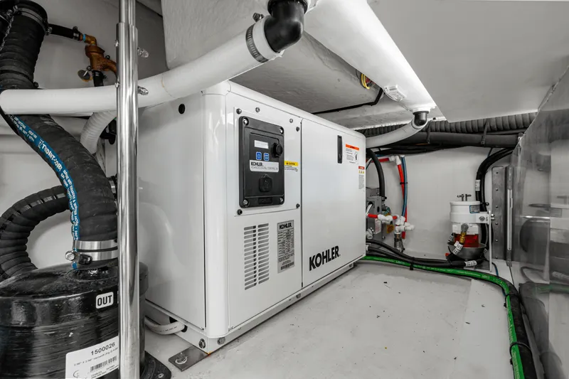 Slide: The Image of Cruisers 38 GLS Outboard 2025 - 59