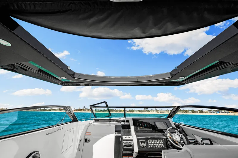 Slide: The Image of Cruisers 38 GLS Outboard 2025 - 61