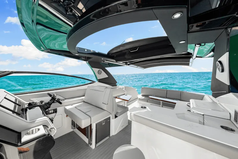 Slide: The Image of Cruisers 38 GLS Outboard 2025 - 62