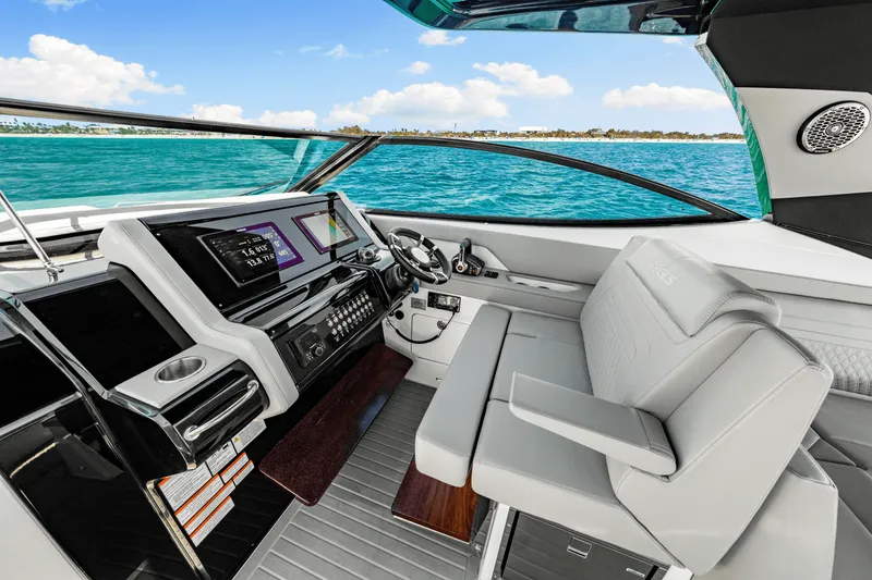 Slide: The Image of Cruisers Yachts 38 GLS Outboard 2025 - 15