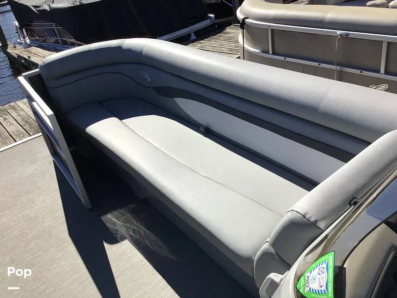 Slide: The Image of Bennington 22S 2022 - 14830205