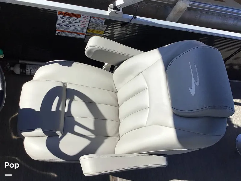 Slide: The Image of Bennington 22S 2022 - 14830173