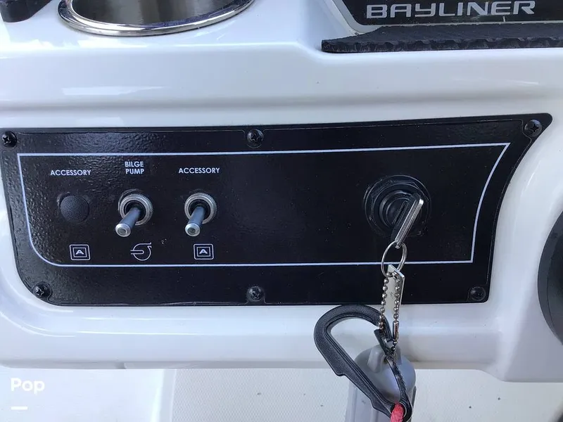 Slide: The Image of Bayliner DX 2200 2023 - 14320443