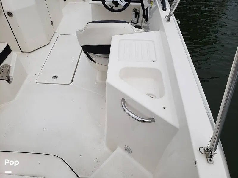 Slide: The Image of Bayliner DX 2200 2023 - 14686455