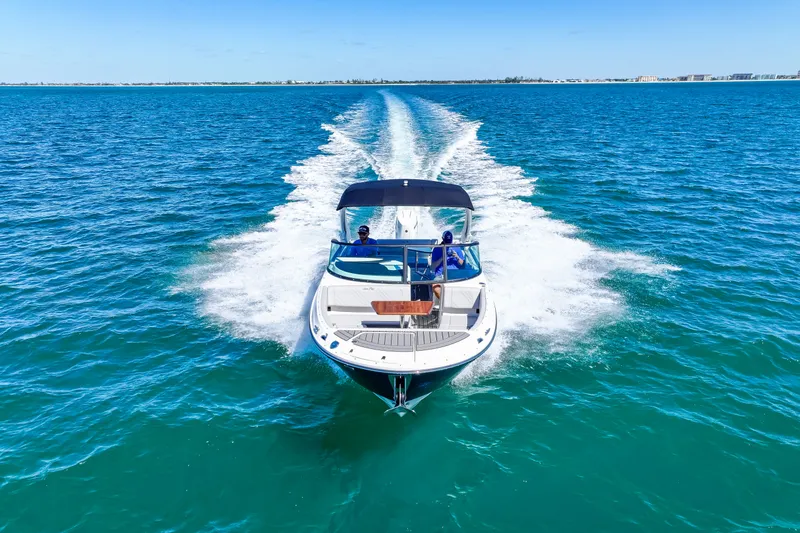 Slide: The Image of Sea Ray SDX 270 Outboard 2025 - 22