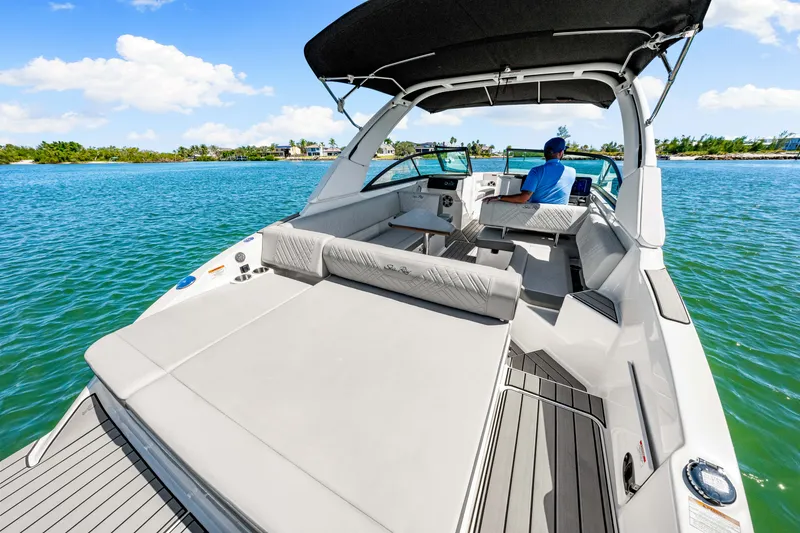 Slide: The Image of Sea Ray SDX 270 Outboard 2025 - 24