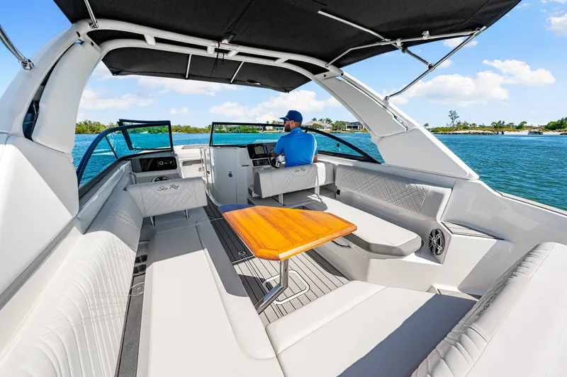 Slide: The Image of Sea Ray SDX 270 Outboard 2025 - 28