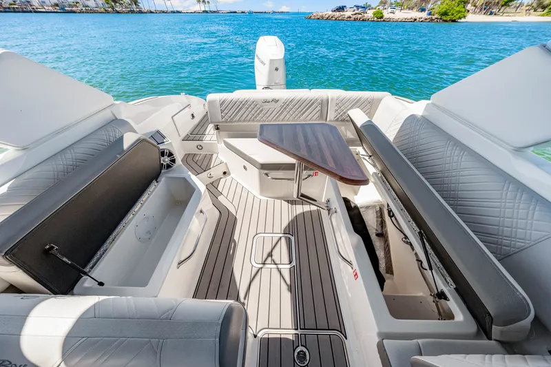 Slide: The Image of Sea Ray SDX 270 Outboard 2025 - 30