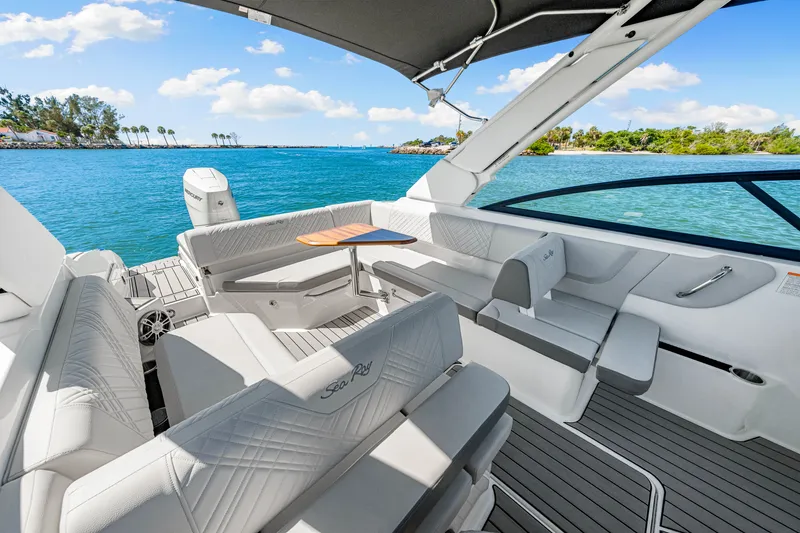 Slide: The Image of Sea Ray SDX 270 Outboard 2025 - 31