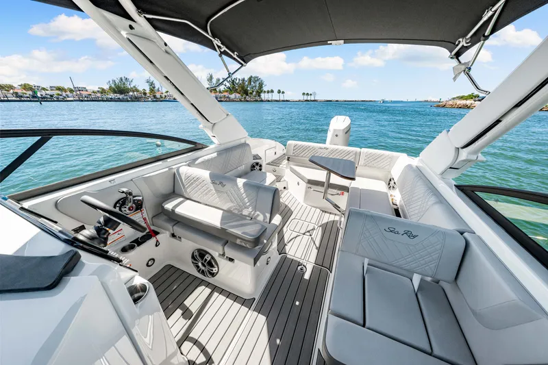 Slide: The Image of Sea Ray SDX 270 Outboard 2025 - 36