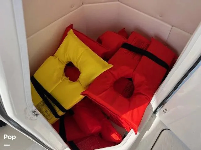 Slide: The Image of Bayliner DX 2200 2023 - 14254973