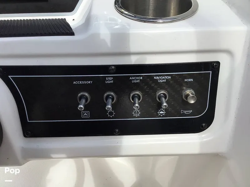 Slide: The Image of Bayliner DX 2200 2023 - 14328446