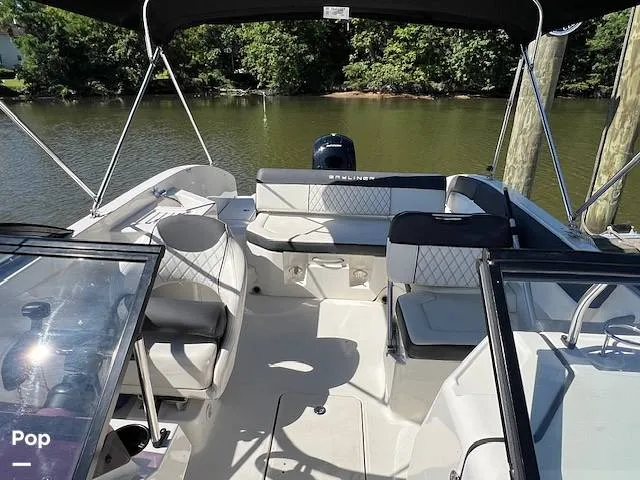 Slide: The Image of Bayliner DX 2200 2022 - 14411630