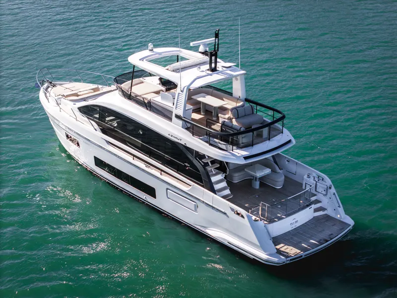 Slide: The Image of Azimut Fly 62 2026 - 10