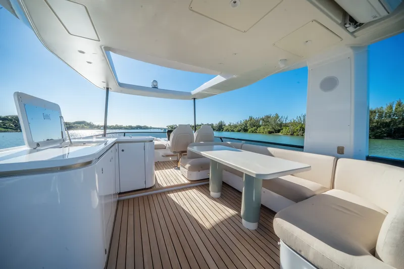 Slide: The Image of Azimut Fly 62 2026 - 16