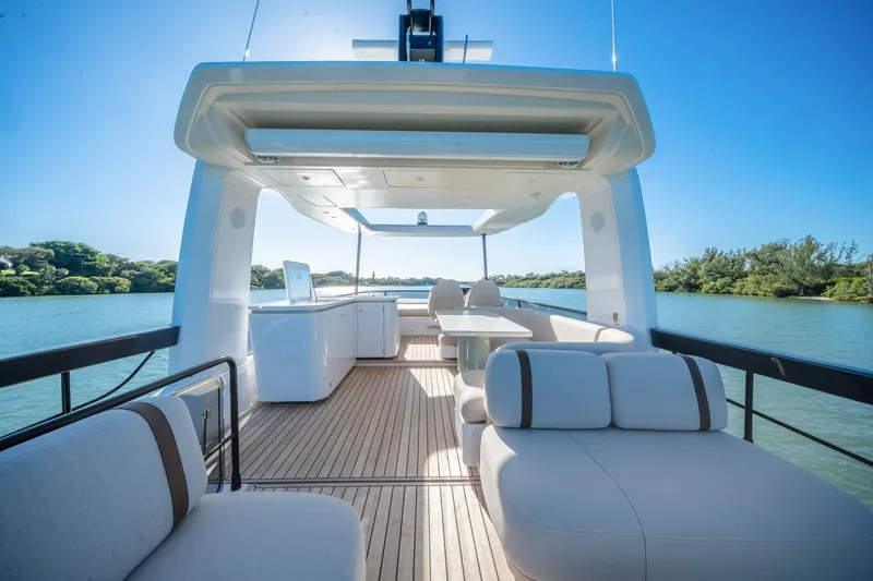 Slide: The Image of Azimut Fly 62 2026 - 17