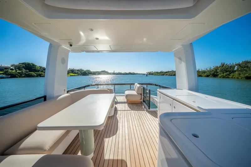 Slide: The Image of Azimut Fly 62 2026 - 20