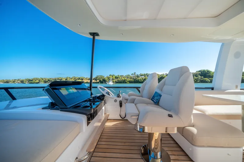 Slide: The Image of Azimut Fly 62 2026 - 22