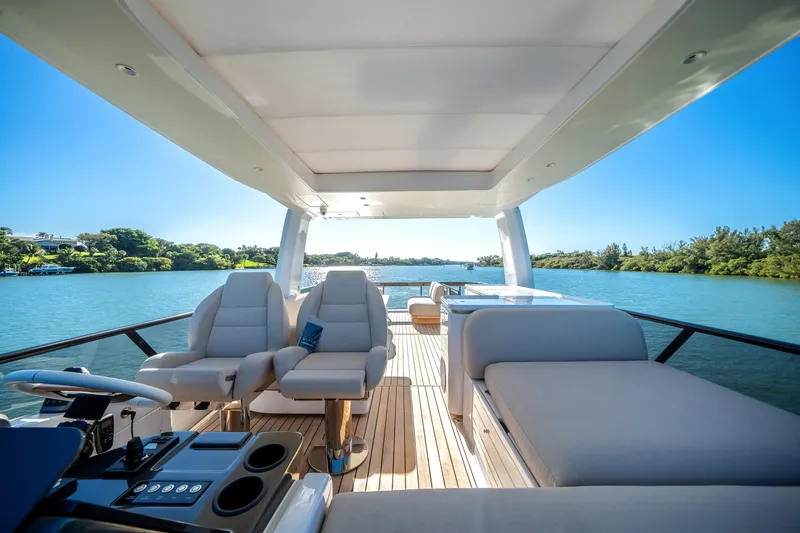 Slide: The Image of Azimut Fly 62 2026 - 23