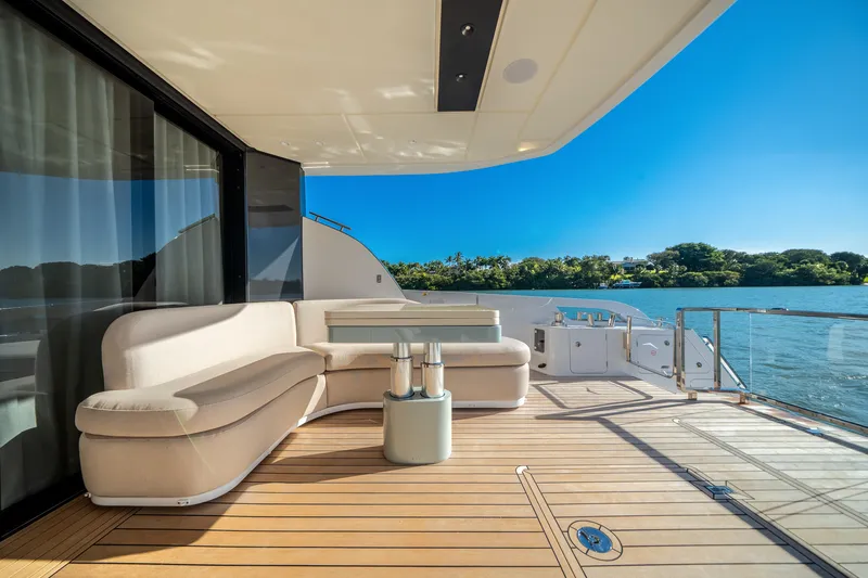 Slide: The Image of Azimut Fly 62 2026 - 28