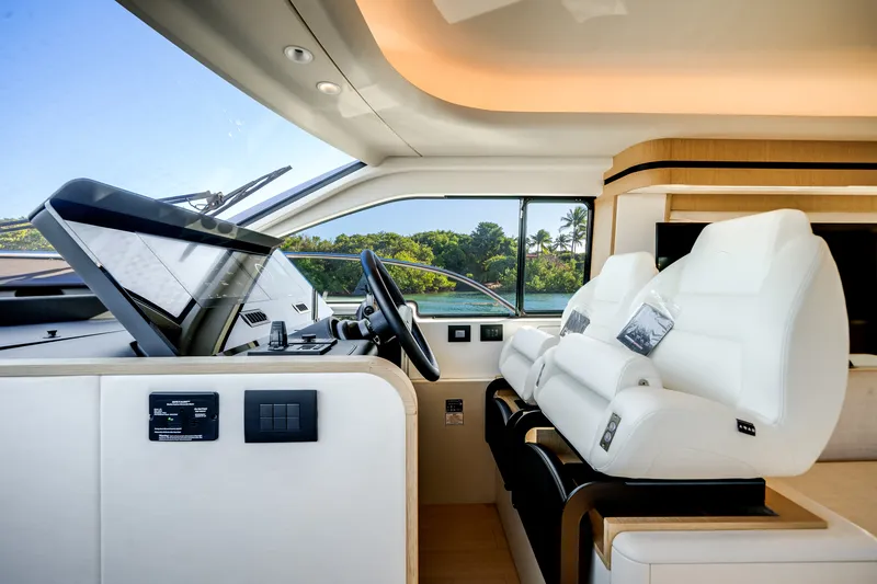 Slide: The Image of Azimut Fly 62 2026 - 30