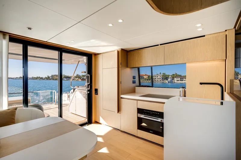 Slide: The Image of Azimut Fly 62 2026 - 34