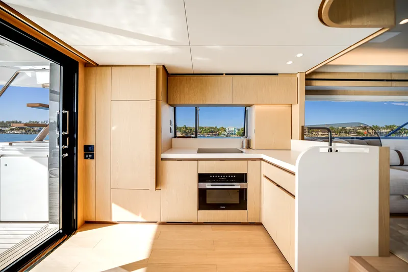 Slide: The Image of Azimut Fly 62 2026 - 36