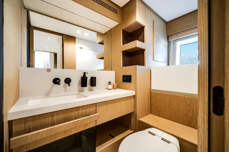 Slide: The Image of Azimut Fly 62 2026 - 43