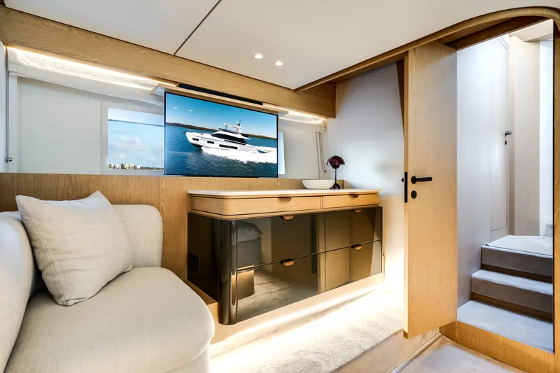 Slide: The Image of Azimut Fly 62 2026 - 44