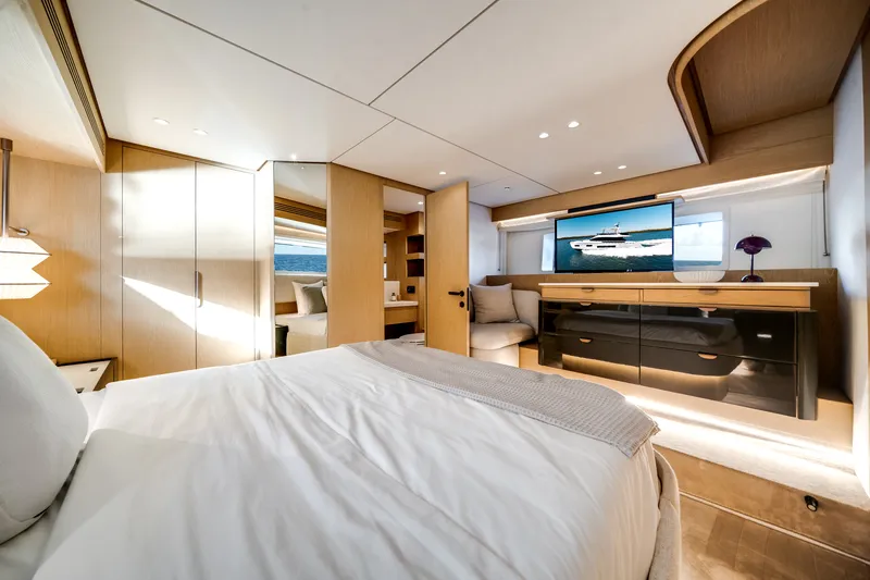 Slide: The Image of Azimut Fly 62 2026 - 45