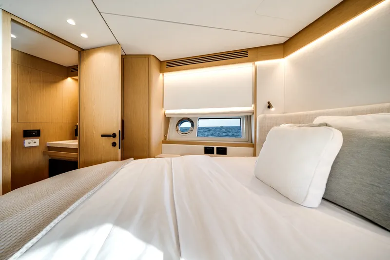 Slide: The Image of Azimut Fly 62 2026 - 53