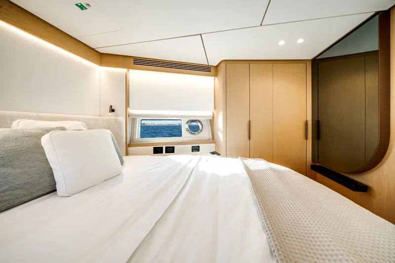 Slide: The Image of Azimut Fly 62 2026 - 54