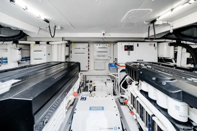 Slide: The Image of Azimut Fly 62 2026 - 56