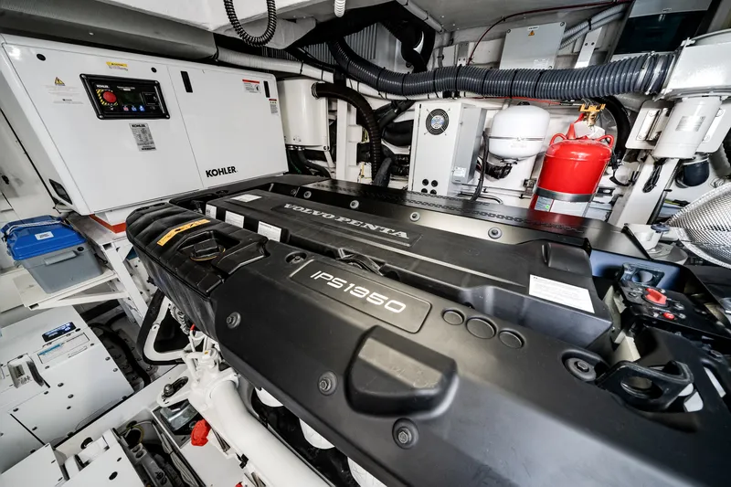 Slide: The Image of Azimut Fly 62 2026 - 60