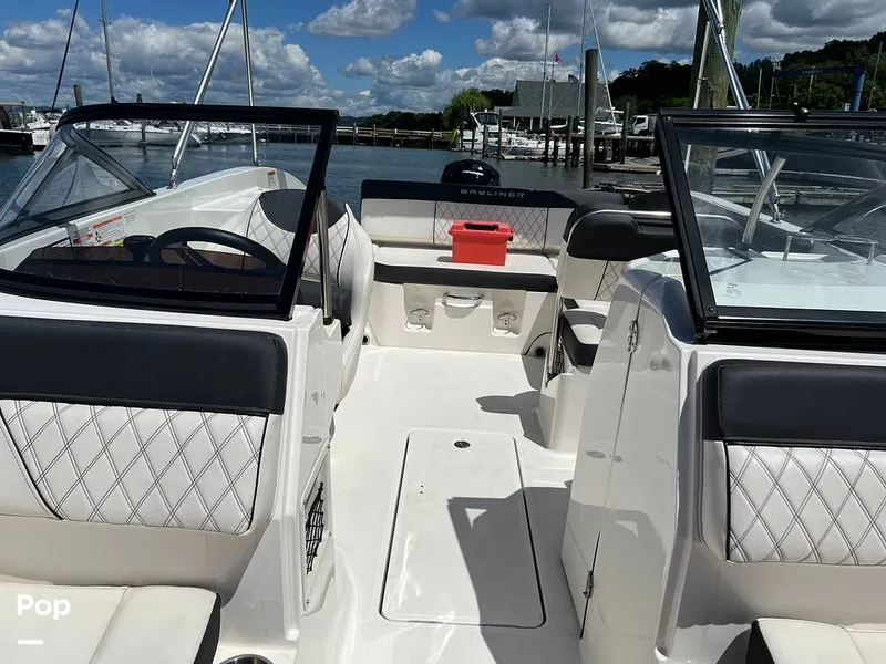 Slide: The Image of Shot From Bow To Aft - 14267710