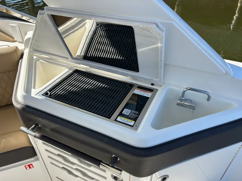 Slide: The Image of Sea Ray SLX 310 Outboard 2026 - 11