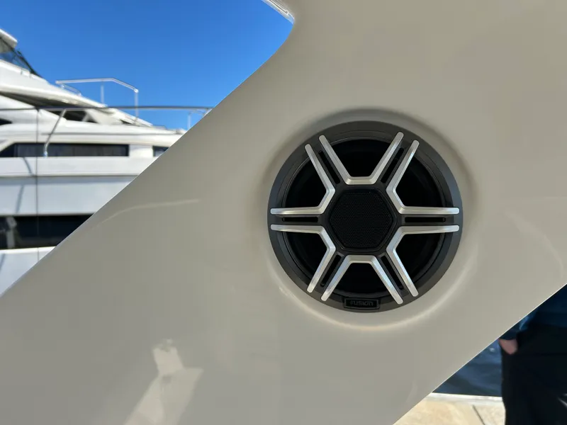 Slide: The Image of Sea Ray SLX 310 Outboard 2026 - 12