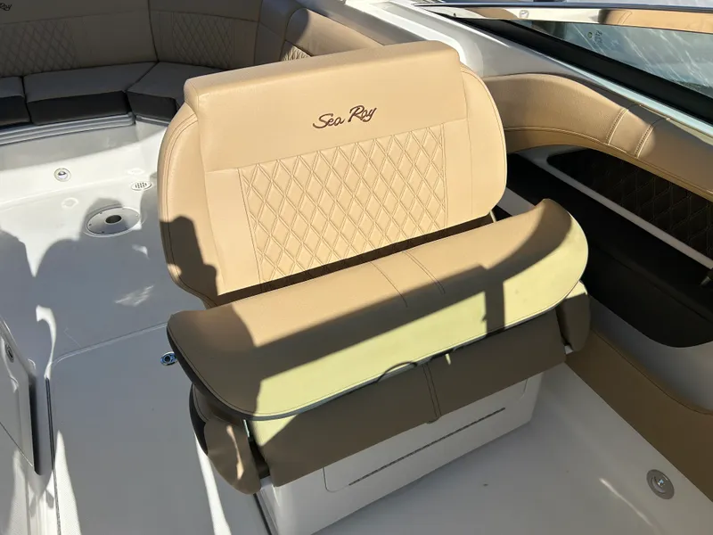 Slide: The Image of Sea Ray SLX 310 Outboard 2026 - 18