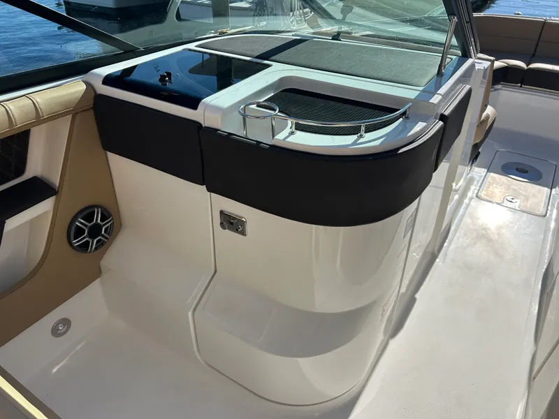 Slide: The Image of Sea Ray SLX 310 Outboard 2026 - 21