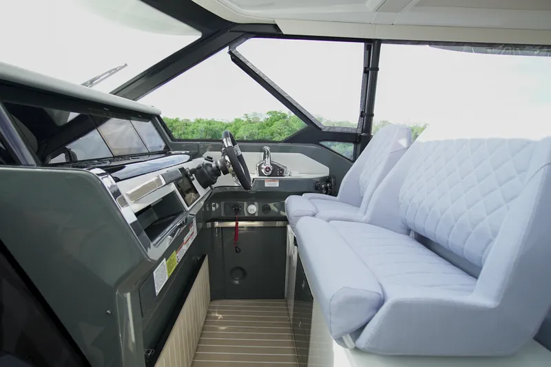 Slide: The Image of Saxdor 400 GTO 2026 - 13