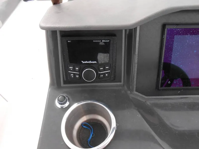 Slide: The Image of Bayliner VR6 OB 2023 - 14774223